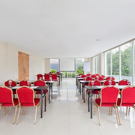 Ibis Budget Semarang Tendean Exteriér fotografie
