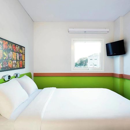 Ibis Budget Semarang Tendean Exteriér fotografie