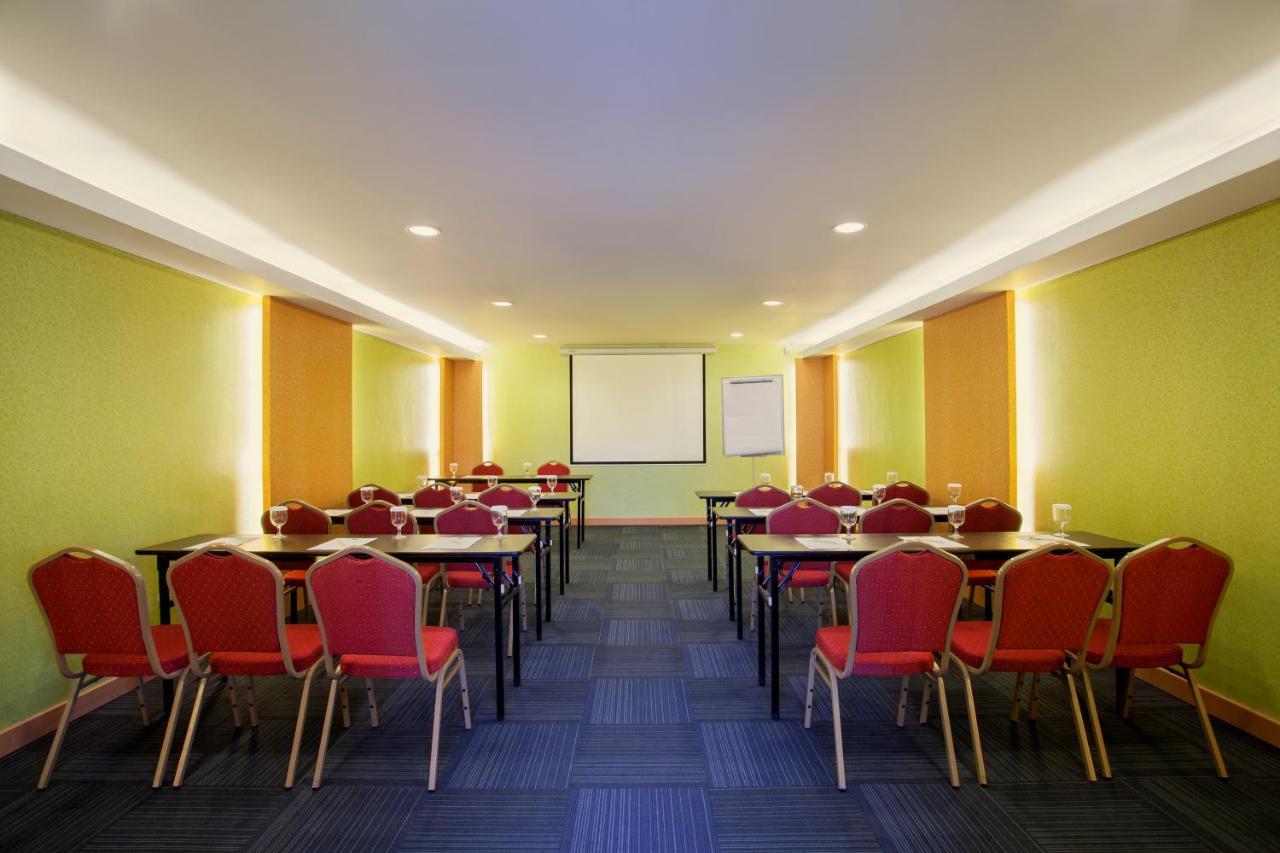 Ibis Budget Semarang Tendean Exteriér fotografie