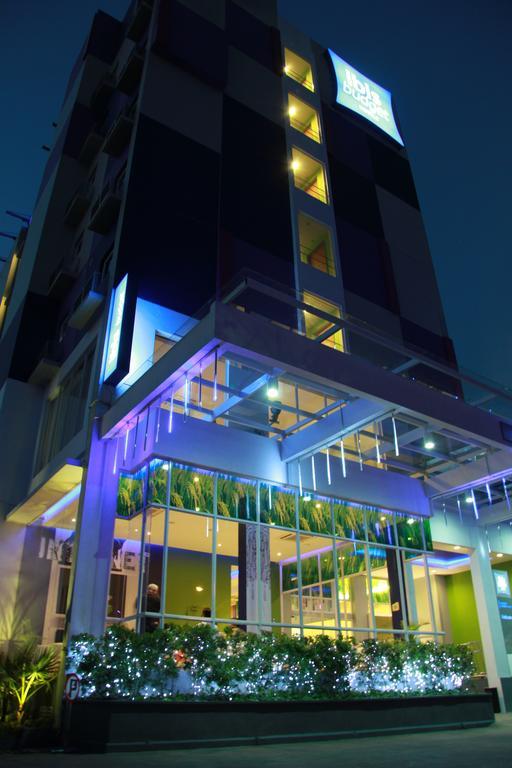 Ibis Budget Semarang Tendean Exteriér fotografie