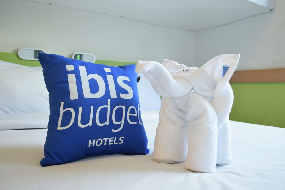 Ibis Budget Semarang Tendean Exteriér fotografie