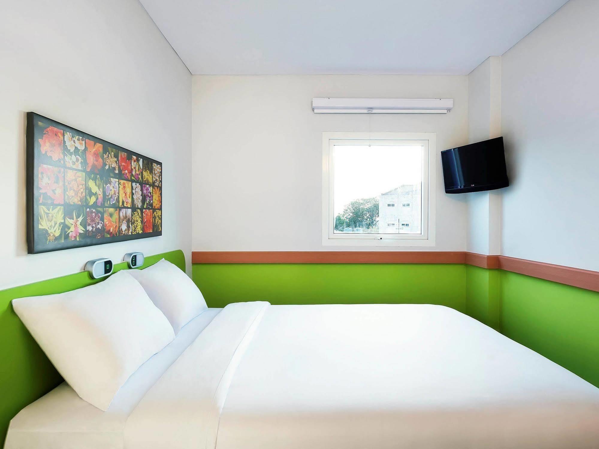 Ibis Budget Semarang Tendean Exteriér fotografie