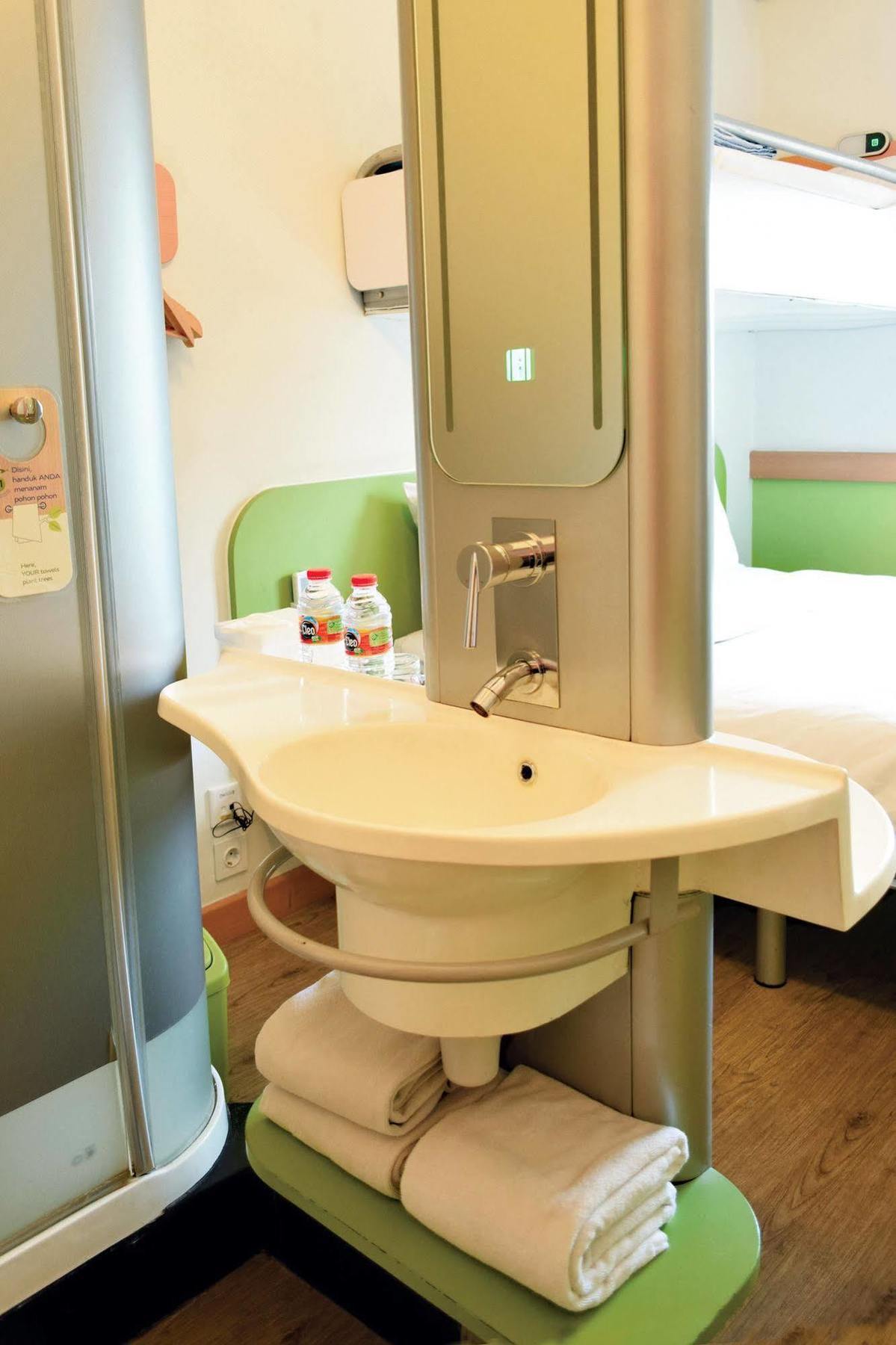 Ibis Budget Semarang Tendean Exteriér fotografie
