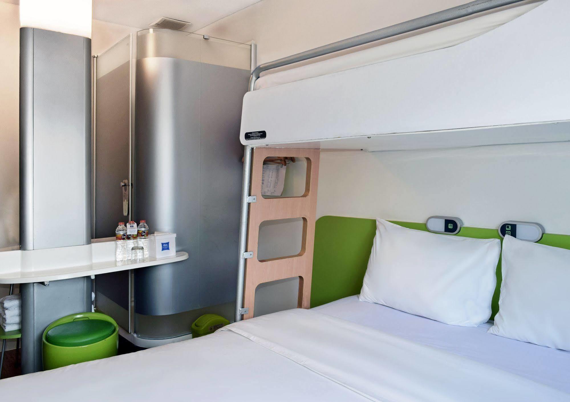 Ibis Budget Semarang Tendean Exteriér fotografie