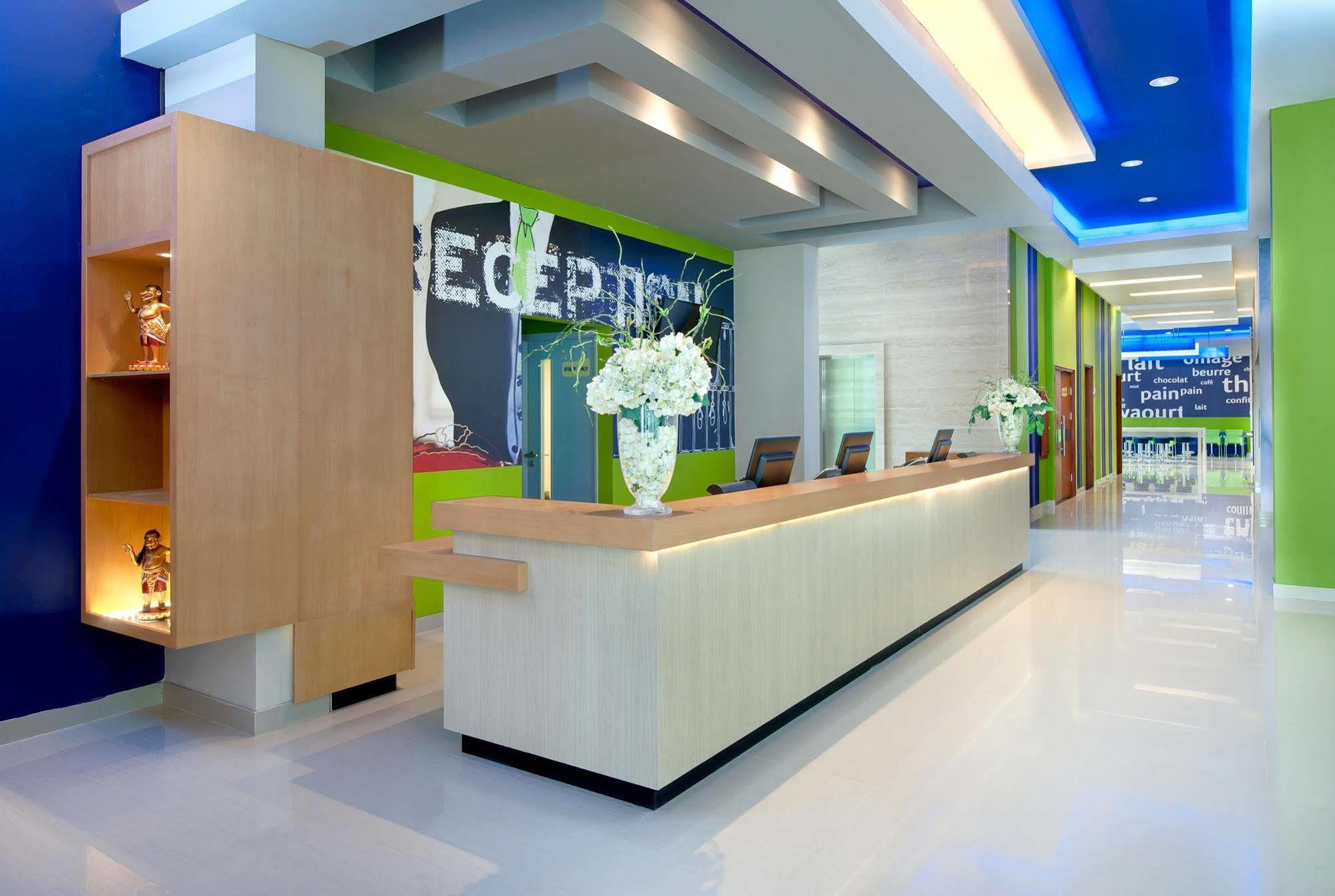 Ibis Budget Semarang Tendean Exteriér fotografie