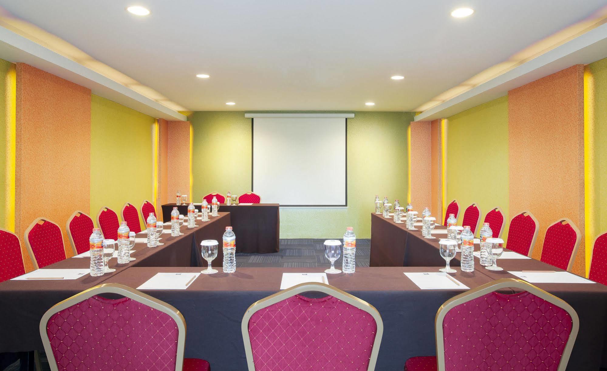 Ibis Budget Semarang Tendean Exteriér fotografie